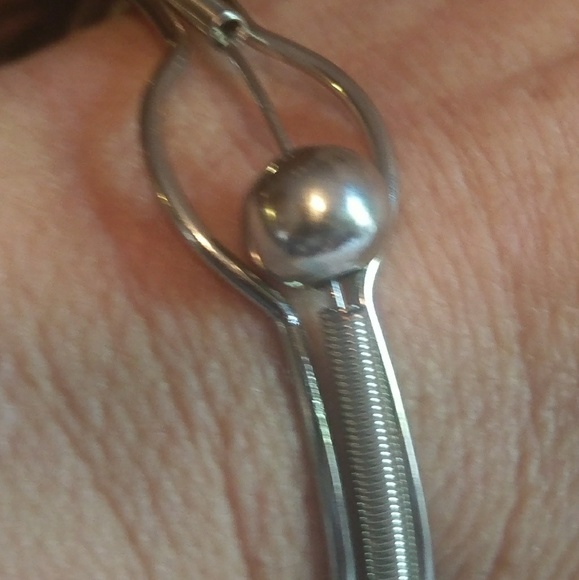 🛍5 for $25🛍Silvertone cuff style bracelet - Picture 6 of 6